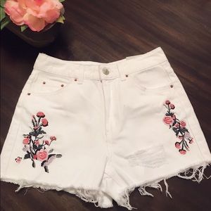 SALE final Price!🎉 Topshop embroidered shorts